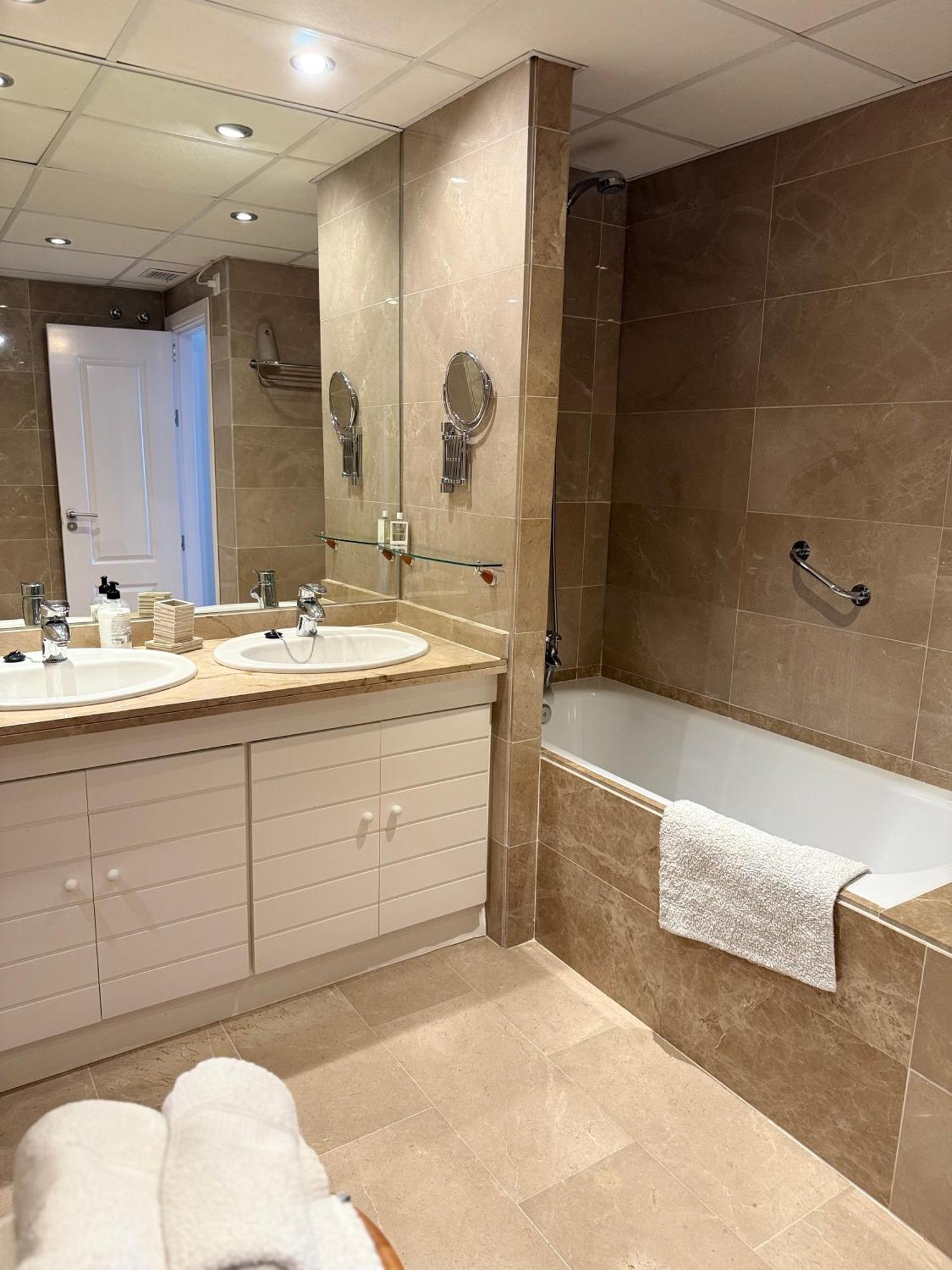 Miraflores Golf Gardens II Luxe Appartement At Riviera Del Sol Sitio de Calahonda 外观 照片